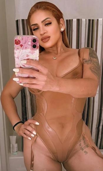 Chloe Crimson, 29  female escort, Keys