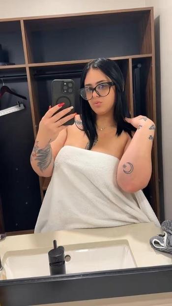 Lia, 26  female escort, Keys